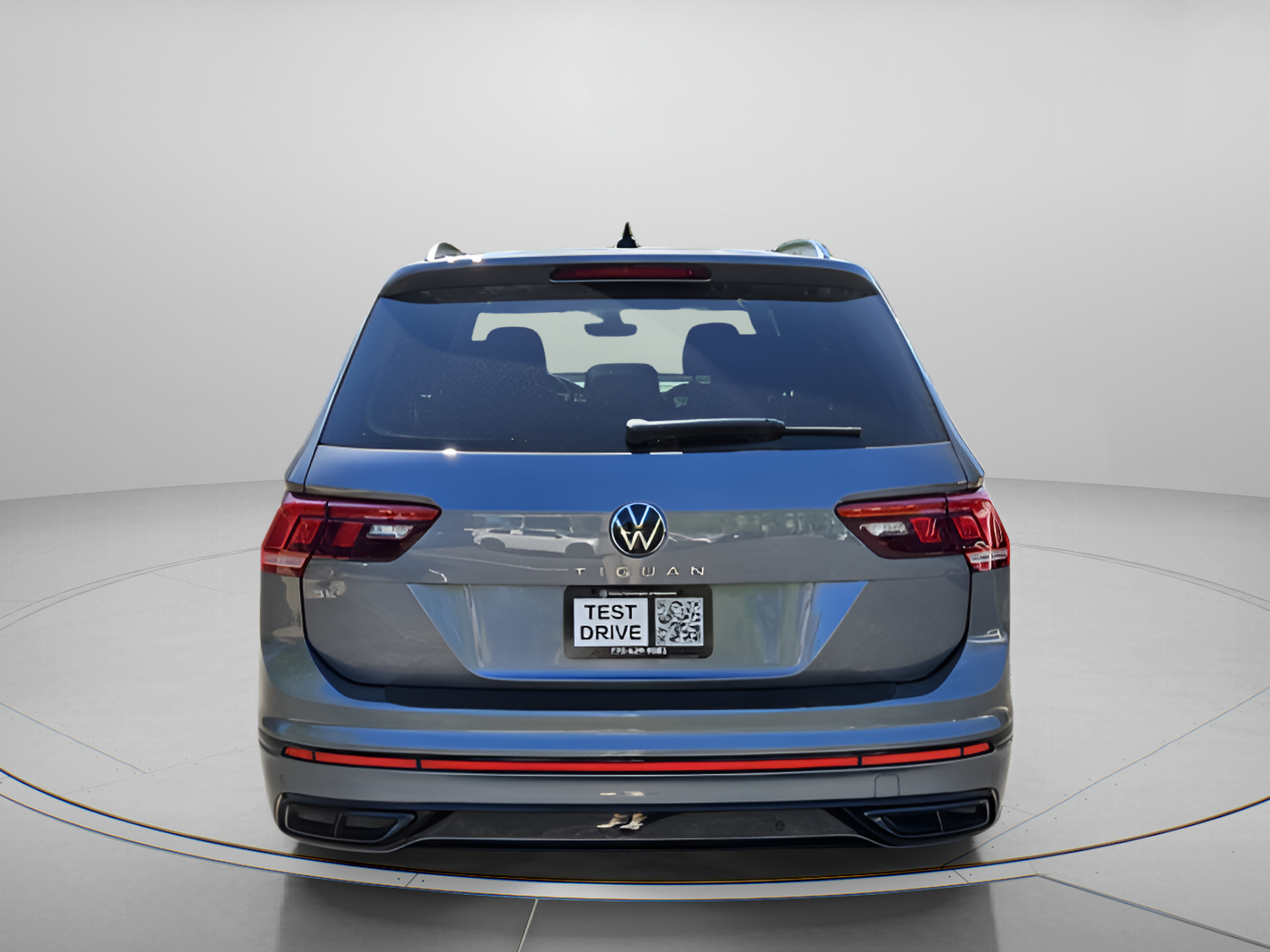 Used 2023 Volkswagen Tiguan SE R-Line FWD image 4