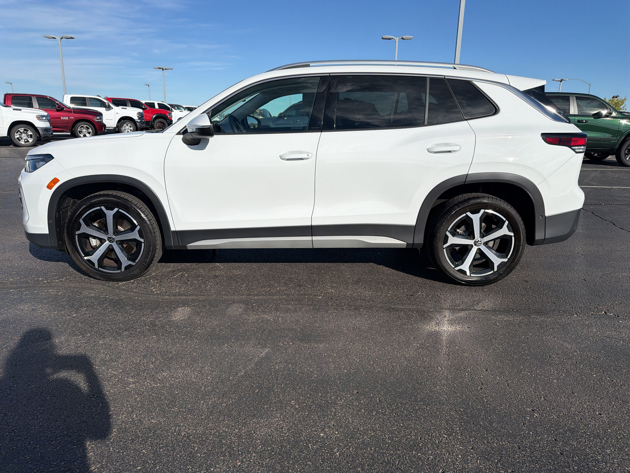 Used 2026 Volkswagen Tiguan SE AWD/4WD image 8