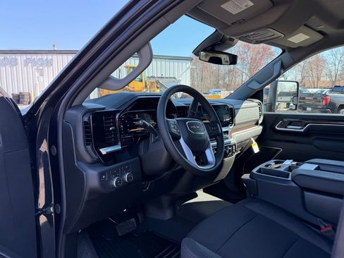 New 2026 GMC Sierra 2500 SLE image 13