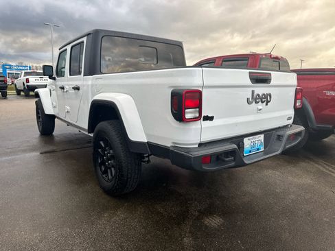 Used 2023 Jeep Gladiator Overland image 6