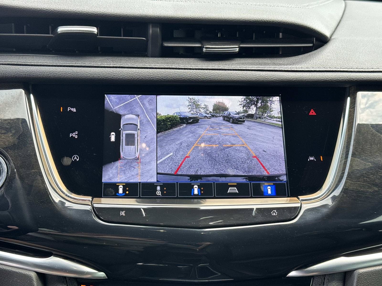 Certified 2024 Cadillac XT6 Premium Luxury w/ Technology Package FWD image 21