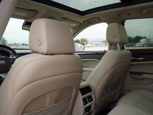 Used 2012 Cadillac SRX Luxury image 24