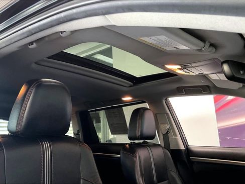 Used 2019 Toyota Highlander SE image 27