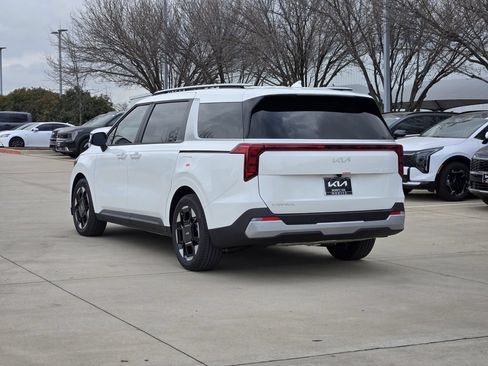 New 2026 Kia Carnival EX FWD image 3