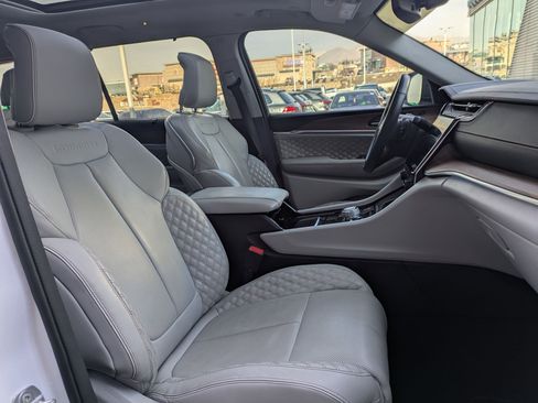 Used 2022 Jeep Grand Cherokee L Summit w/ MOPAR Finishing Package image 28