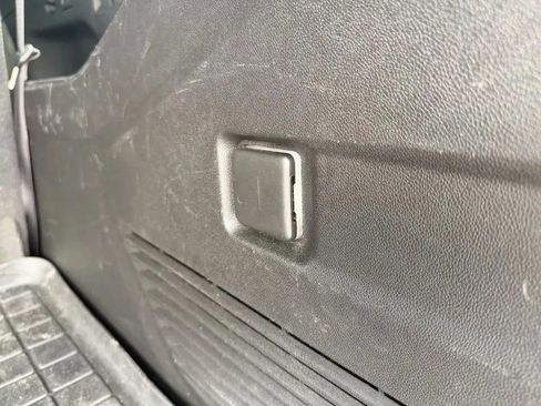 Used 2021 Chevrolet Suburban Z71 image 35