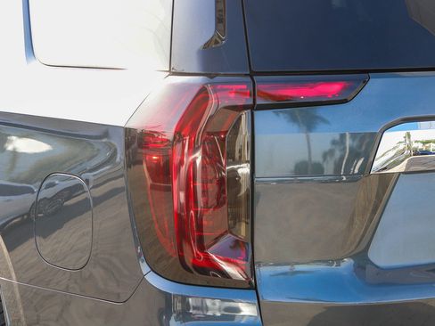 Used 2021 GMC Yukon SLT w/ SLT Luxury Plus Package image 10