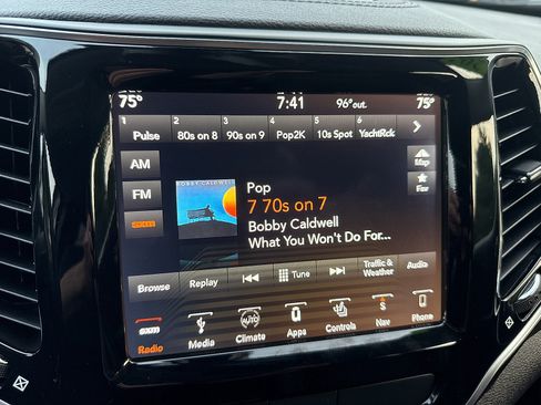 Used 2019 Jeep Cherokee Limited w/ Trailer Tow Group AWD/4WD image 56