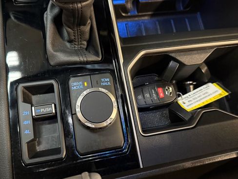 Used 2024 Toyota Tundra Limited image 45