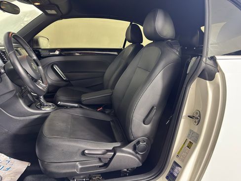 Used 2013 Volkswagen Beetle 2.0T image 16