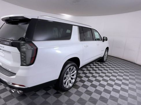 New 2025 Chevrolet Suburban Premier image 8