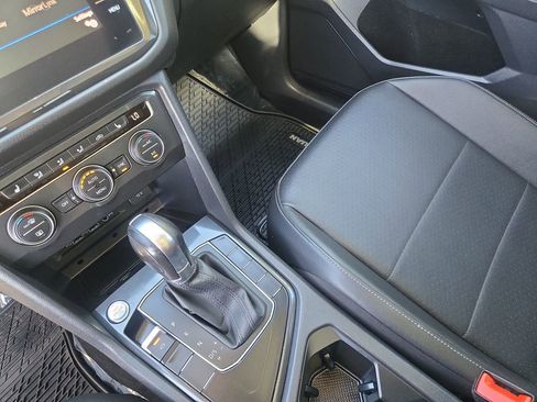 Used 2019 Volkswagen Tiguan SE FWD image 24