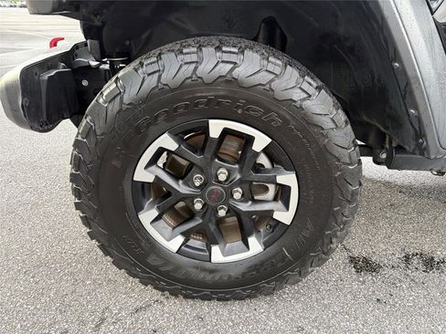 Used 2025 Jeep Wrangler Unlimited Rubicon AWD/4WD image 10