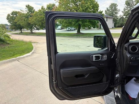 Used 2023 Jeep Wrangler Unlimited Sahara w/ Cold Weather Group AWD/4WD image 13