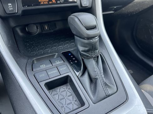 Used 2022 Toyota RAV4 XLE w/ Convenience Package image 26