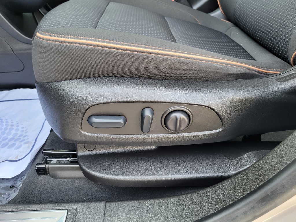 Used 2022 GMC Acadia AT4 AWD/4WD image 13