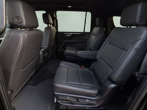 Used 2025 Chevrolet Suburban Z71 w/ Comfort Package image 20