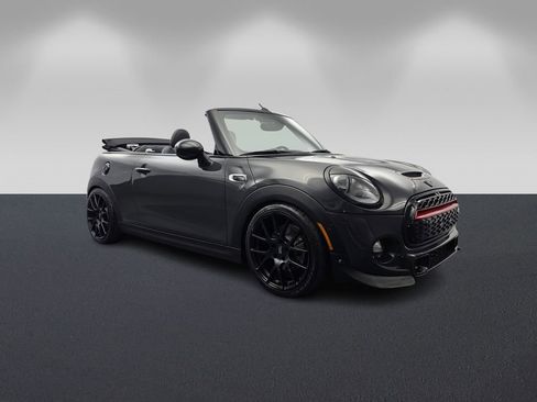 Used 2018 MINI Cooper S image 1