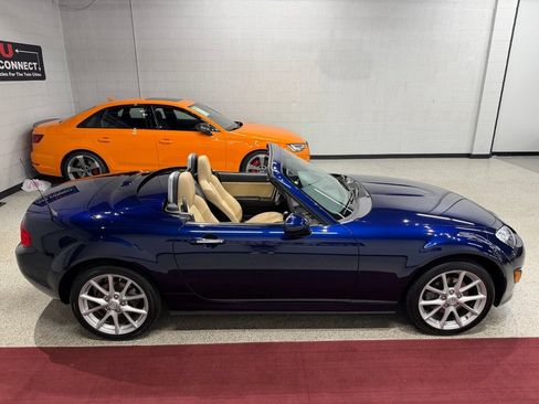 Used 2011 MAZDA MX-5 Miata Grand Touring RWD image 12