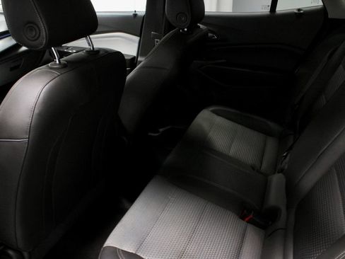 Used 2025 Chevrolet Trax LT FWD image 20