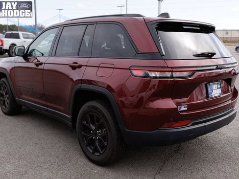 Used 2024 Jeep Grand Cherokee Altitude image 46