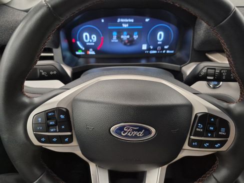 Used 2025 Ford Explorer Active RWD image 28