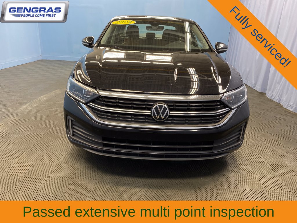 Used 2024 Volkswagen Jetta SEL FWD image 2