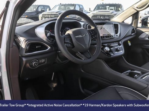 New 2026 Chrysler Pacifica Limited w/ Uconnect Theater Family Group image 4