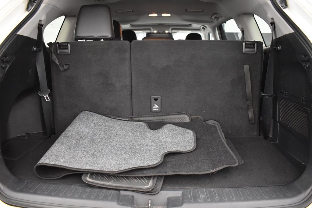 Used 2021 Toyota Highlander XLE AWD/4WD image 13