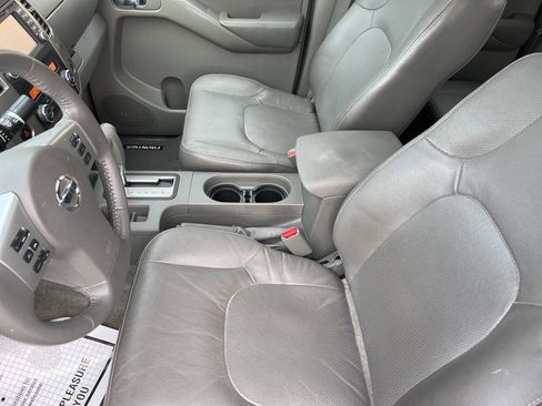 Used 2014 Nissan Frontier SL w/ SL Moonroof Package image 31