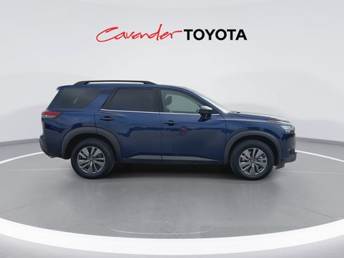 Used 2025 Nissan Pathfinder SV FWD image 9