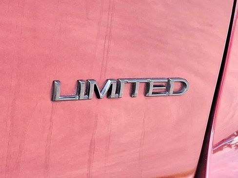 Certified 2020 Chrysler Pacifica Limited FWD image 30