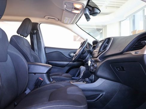 Used 2016 Jeep Cherokee Latitude w/ Safety/Convenience Group image 26