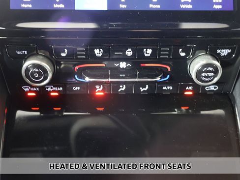 Used 2023 Jeep Grand Cherokee Summit AWD/4WD image 9