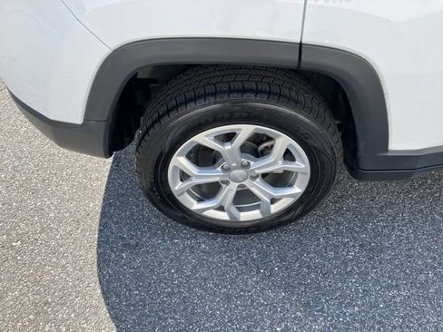 Used 2024 Jeep Compass Latitude AWD/4WD image 36