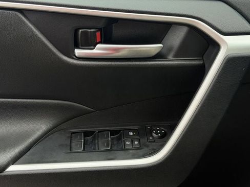 Used 2025 Toyota RAV4 XLE FWD image 23