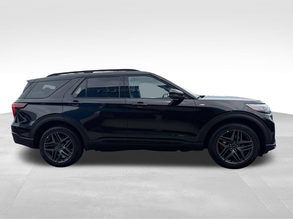 Used 2025 Ford Explorer ST-Line w/ ST-Line Street Pack AWD/4WD image 15