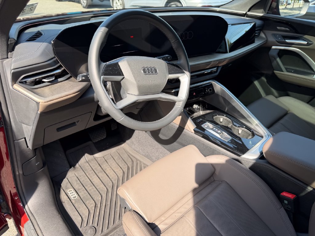Used 2025 Audi Q5 Premium Plus w/ Premium Plus AWD/4WD image 16