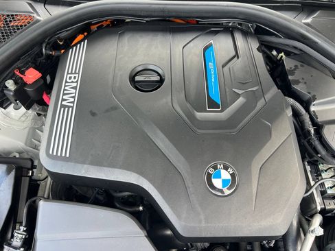 Used 2022 BMW 330e xDrive w/ Driving Assistance Package AWD/4WD image 21