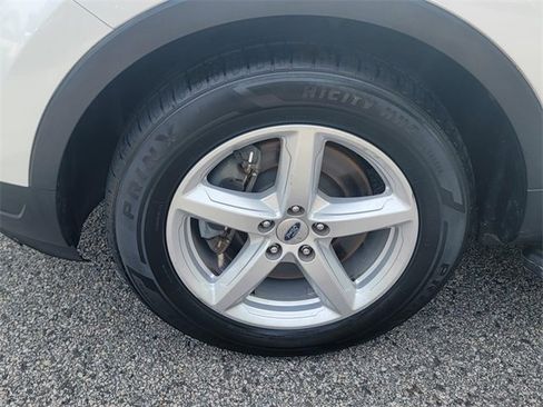 Used 2019 Ford Explorer XLT image 6