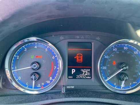 Certified 2018 Toyota Corolla LE image 3