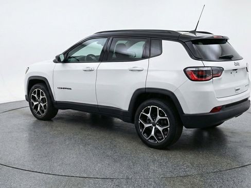 Used 2025 Jeep Compass Limited image 5