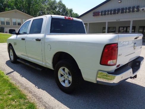 Used 2022 RAM 1500 Classic SLT w/ Electronics Group AWD/4WD image 3