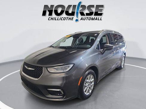 Used 2022 Chrysler Pacifica Touring-L FWD image 1