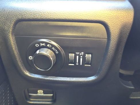 Certified 2025 Jeep Grand Cherokee Altitude AWD/4WD image 11