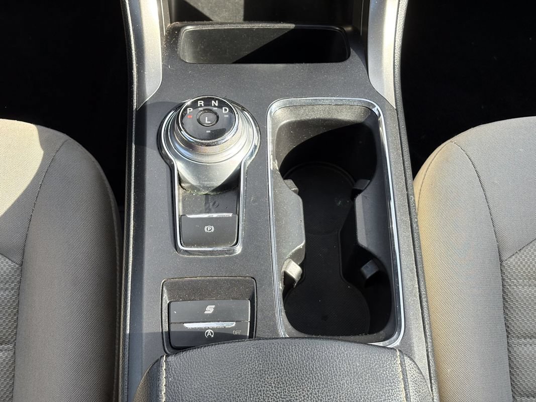 Used 2020 Ford Fusion SE FWD image 16