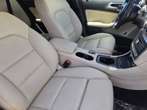 Used 2018 Mercedes-Benz GLA 250 4MATIC image 15
