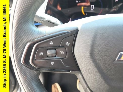 Used 2025 Chevrolet Trax LT FWD image 19