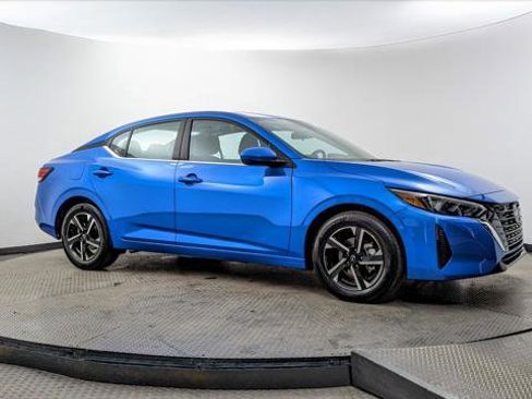 Used 2025 Nissan Sentra SV image 11