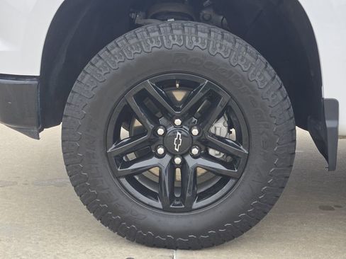 Used 2024 Chevrolet Silverado 1500 Custom Trail Boss w/ LPO, Dark Essentials Package image 19